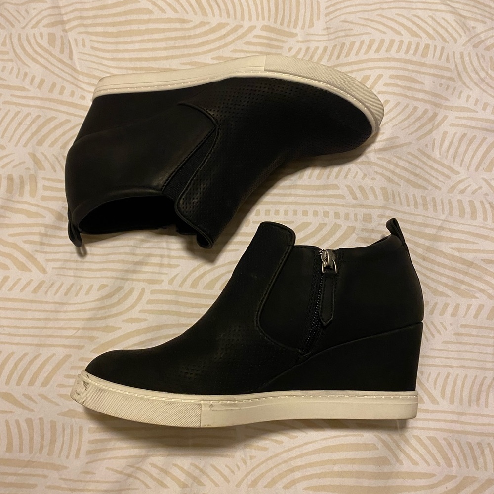 Susina size 8 black platform shoes - like new